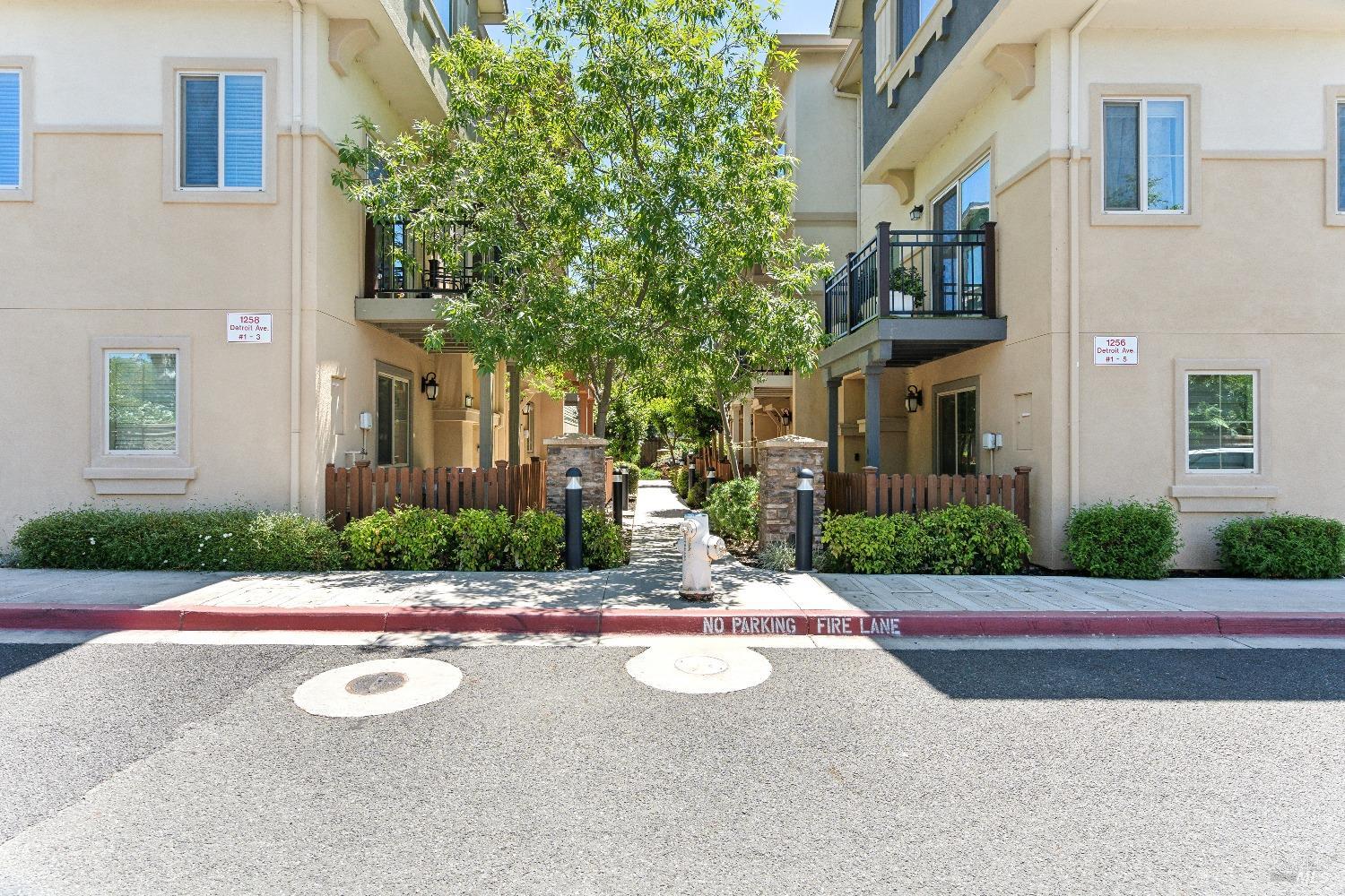 Detail Gallery Image 39 of 40 For 1256 Detroit Ave #1,  Concord,  CA 94520 - 4 Beds | 3 Baths