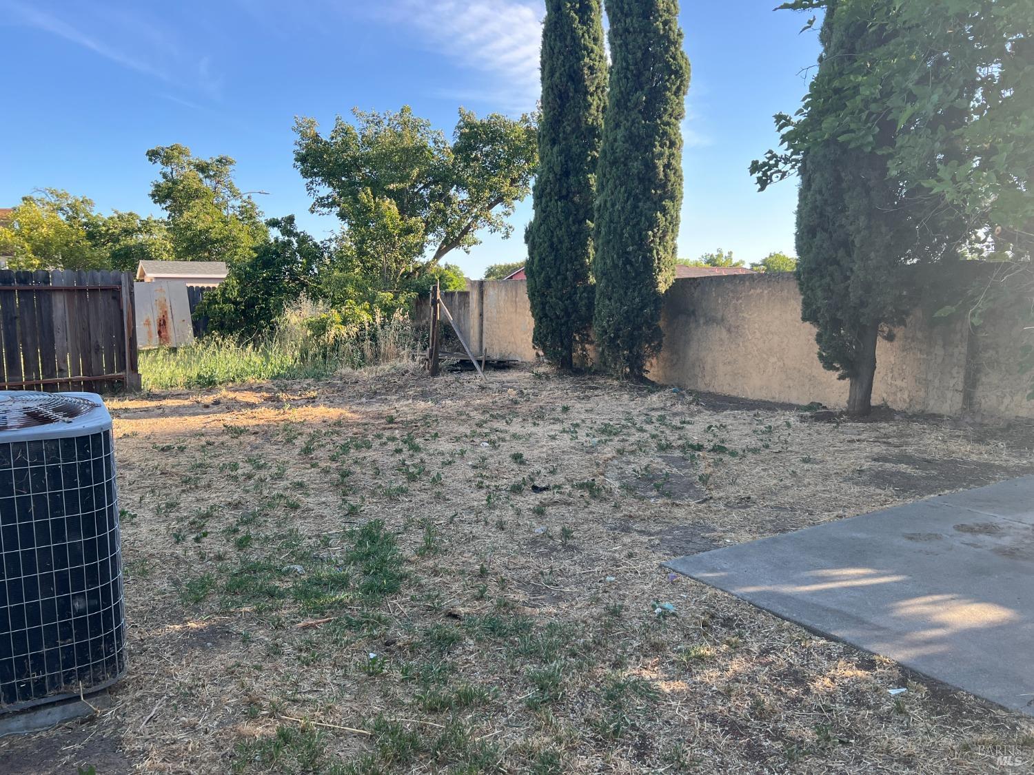 Daniel Court, Fairfield, California image 18