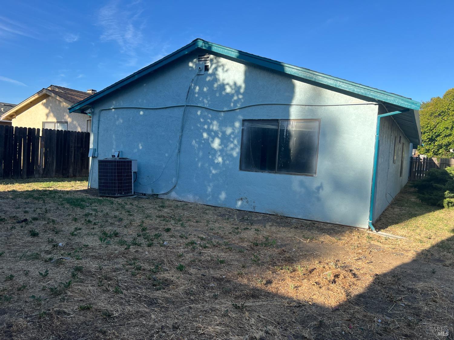 Daniel Court, Fairfield, California image 19