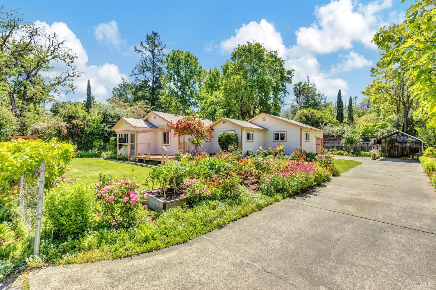 Detail Gallery Image 2 of 71 For 319 Glass Mountain Ln, Saint Helena,  CA 94574 - 2 Beds | 2 Baths