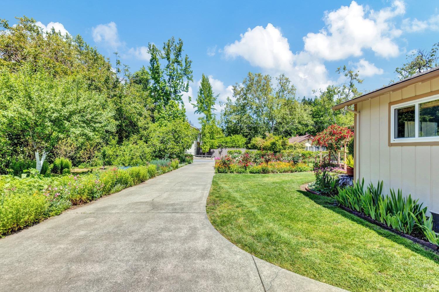 Detail Gallery Image 13 of 71 For 319 Glass Mountain Ln, Saint Helena,  CA 94574 - 2 Beds | 2 Baths