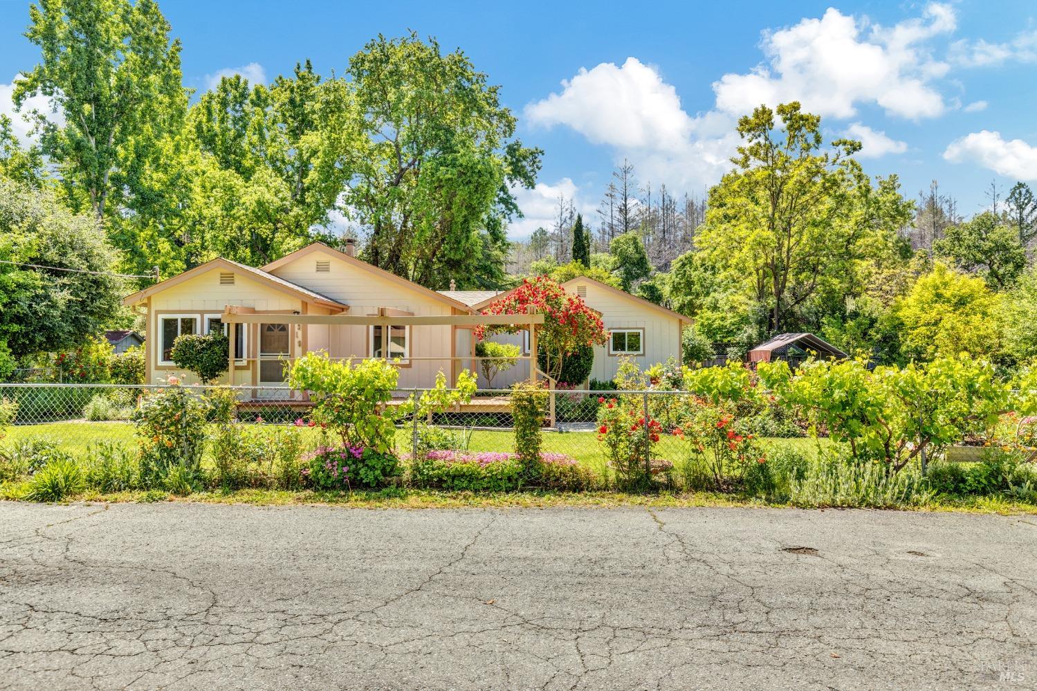 Detail Gallery Image 4 of 71 For 319 Glass Mountain Ln, Saint Helena,  CA 94574 - 2 Beds | 2 Baths