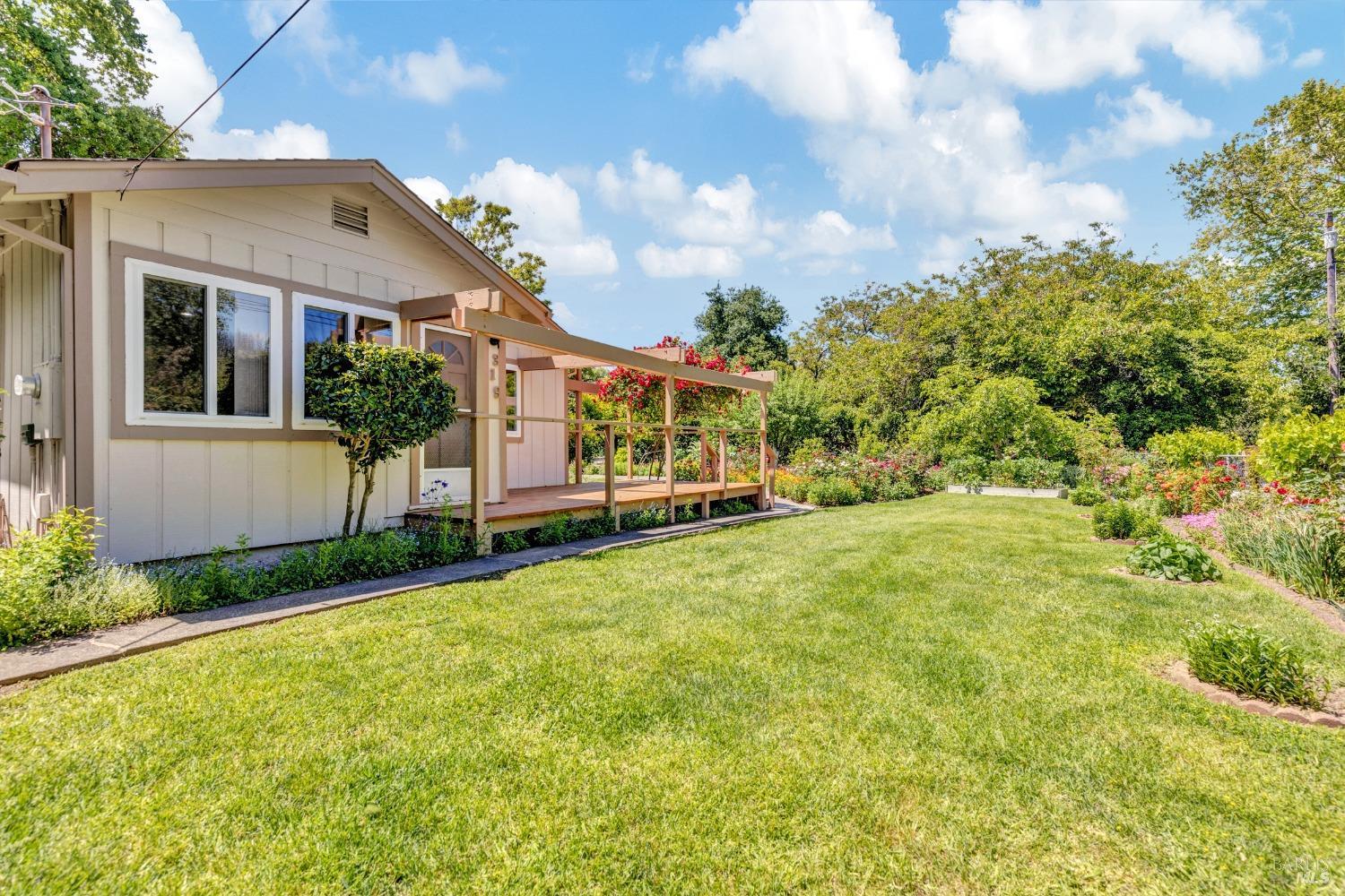 Detail Gallery Image 18 of 71 For 319 Glass Mountain Ln, Saint Helena,  CA 94574 - 2 Beds | 2 Baths