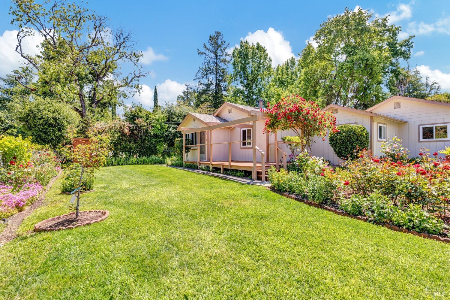 Detail Gallery Image 16 of 71 For 319 Glass Mountain Ln, Saint Helena,  CA 94574 - 2 Beds | 2 Baths