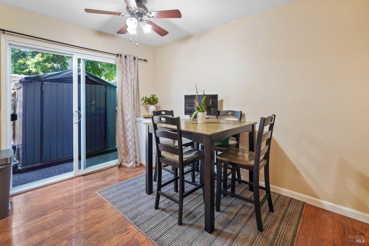 Detail Gallery Image 9 of 24 For 1360 Callen St #B,  Vacaville,  CA 95688 - 2 Beds | 1/1 Baths