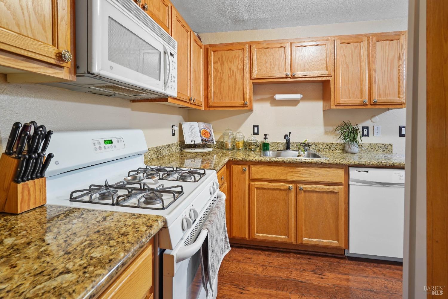 Detail Gallery Image 5 of 24 For 1360 Callen St #B,  Vacaville,  CA 95688 - 2 Beds | 1/1 Baths