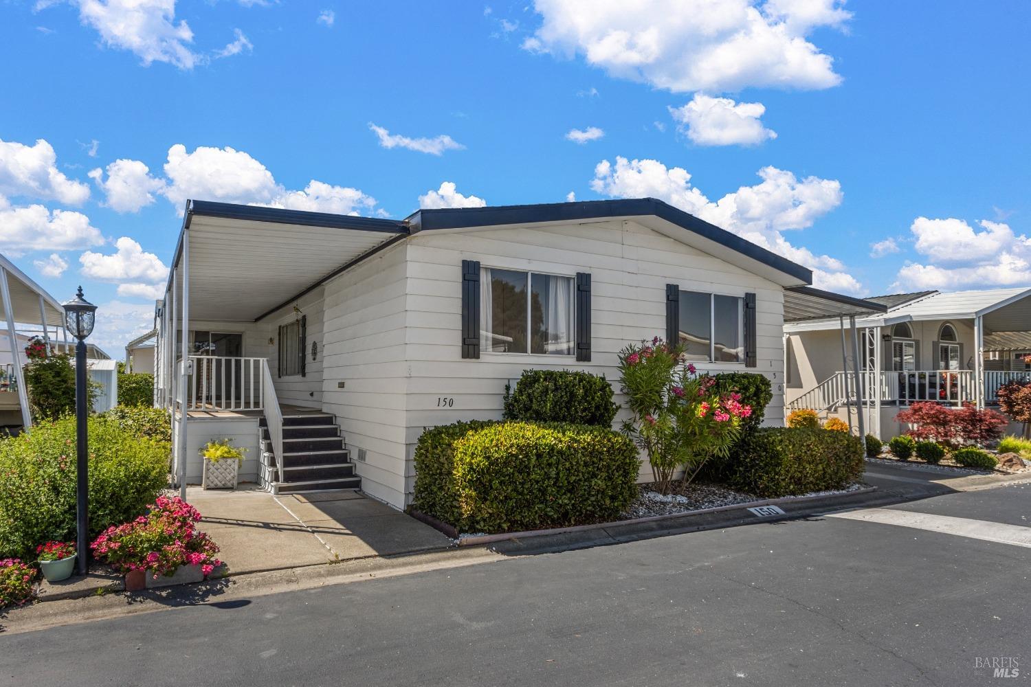 Detail Gallery Image 1 of 36 For 300 E H St 150, Benicia,  CA 94510 - 3 Beds | 2 Baths