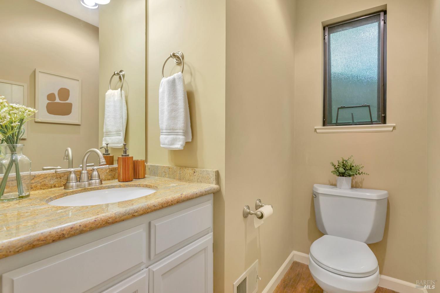 Detail Gallery Image 22 of 39 For 252 Miller Ave, Mill Valley,  CA 94941 - 3 Beds | 3/1 Baths