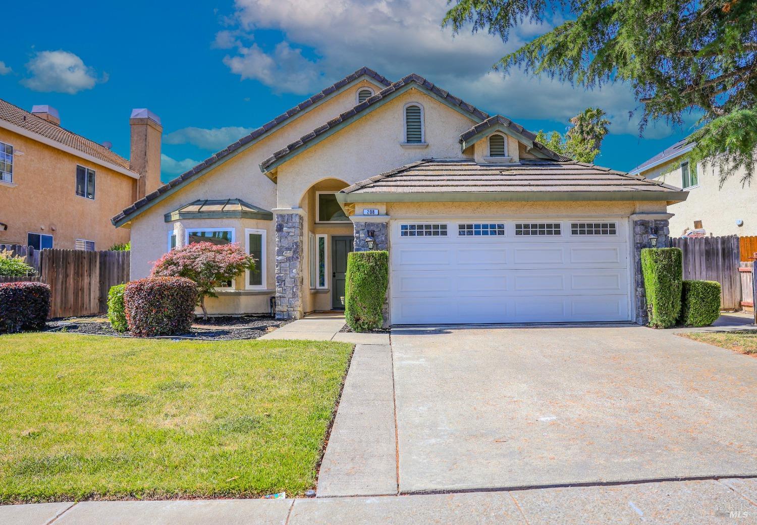 Detail Gallery Image 1 of 1 For 208 Oak Brook Ct, Vacaville,  CA 95687 - 3 Beds | 2 Baths