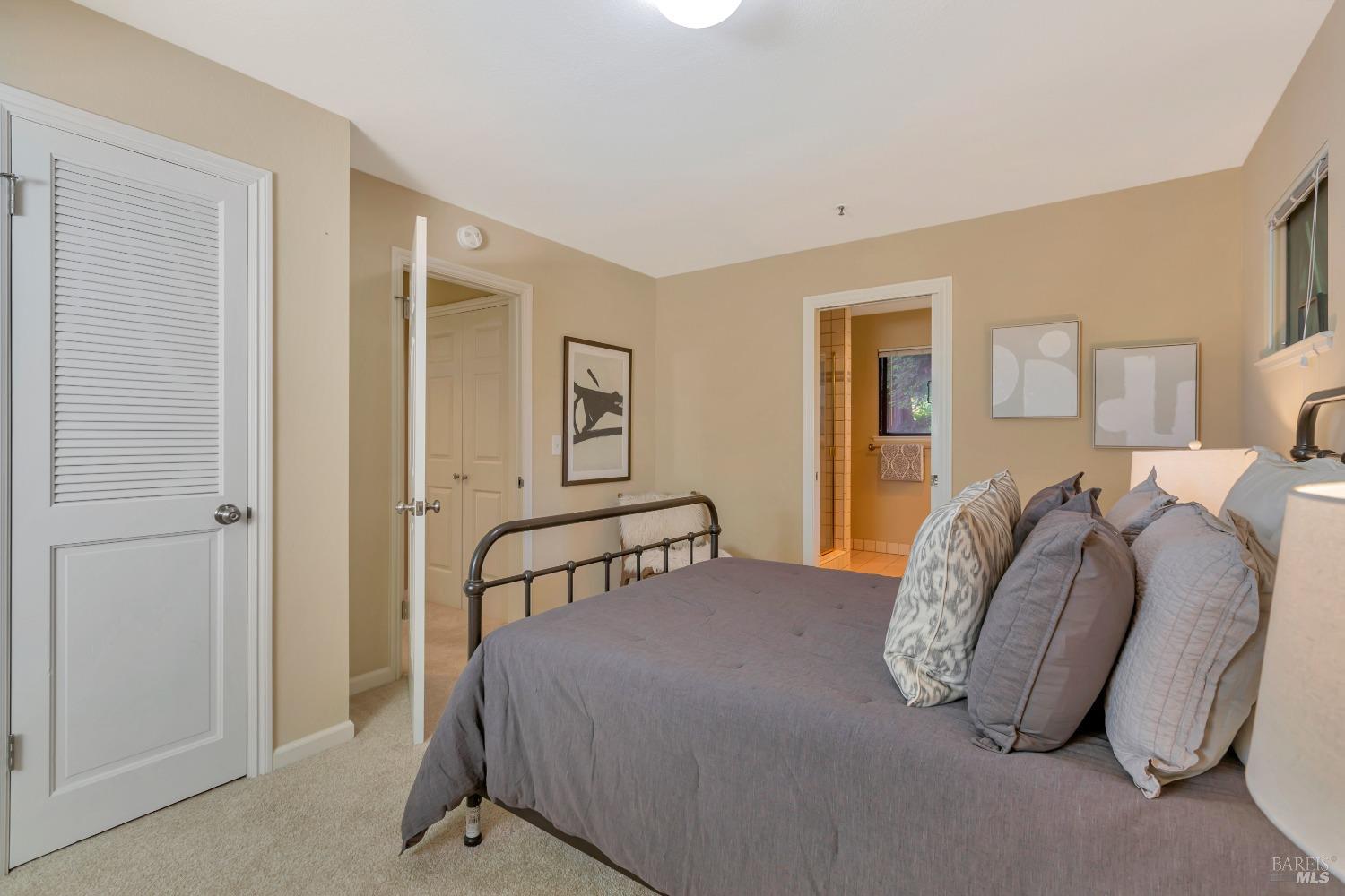 Detail Gallery Image 19 of 39 For 252 Miller Ave, Mill Valley,  CA 94941 - 3 Beds | 3/1 Baths