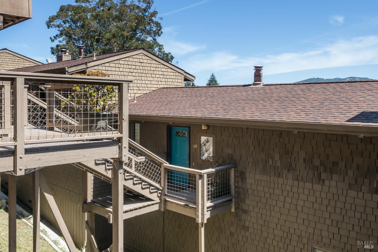 Detail Gallery Image 5 of 39 For 124 Tiburon Blvd, San Rafael,  CA 94901 - 2 Beds | 1/1 Baths