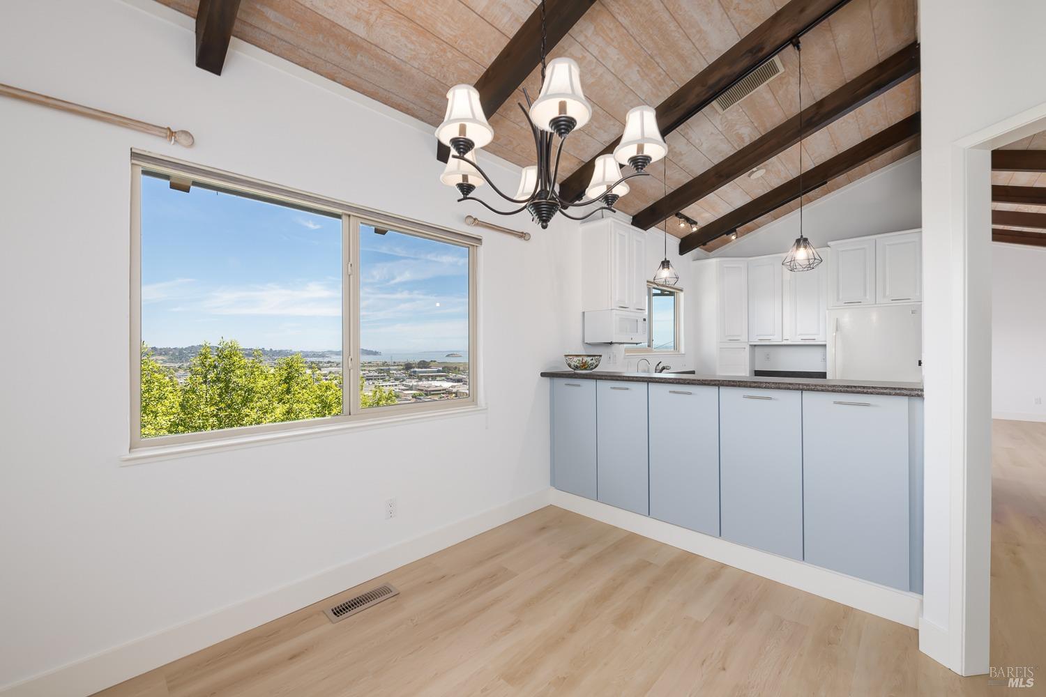 Detail Gallery Image 20 of 39 For 124 Tiburon Blvd, San Rafael,  CA 94901 - 2 Beds | 1/1 Baths