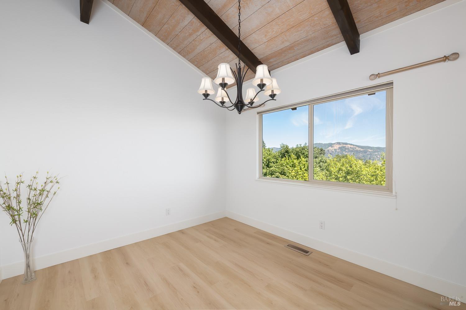 Detail Gallery Image 19 of 39 For 124 Tiburon Blvd, San Rafael,  CA 94901 - 2 Beds | 1/1 Baths