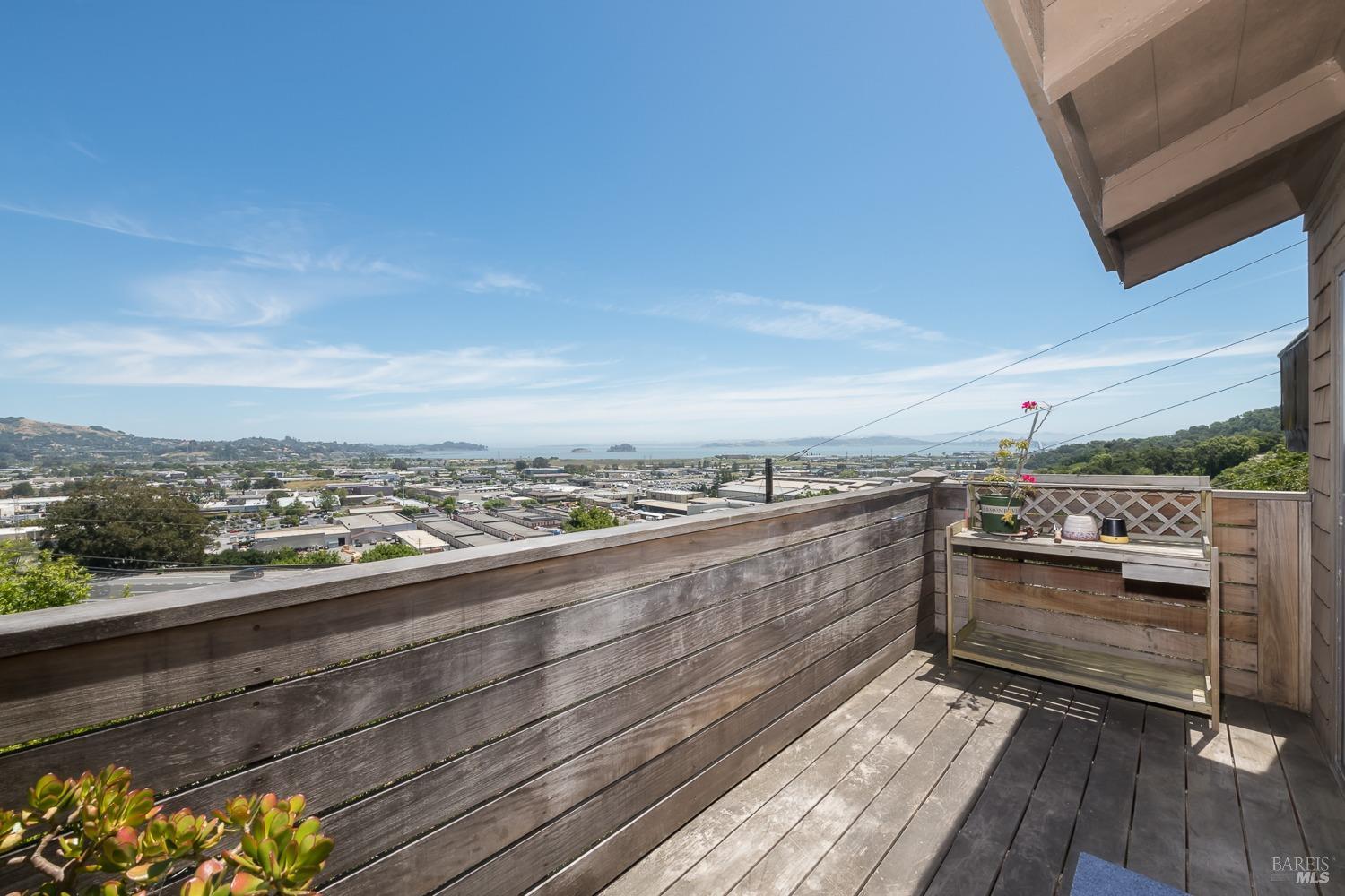 Detail Gallery Image 14 of 39 For 124 Tiburon Blvd, San Rafael,  CA 94901 - 2 Beds | 1/1 Baths