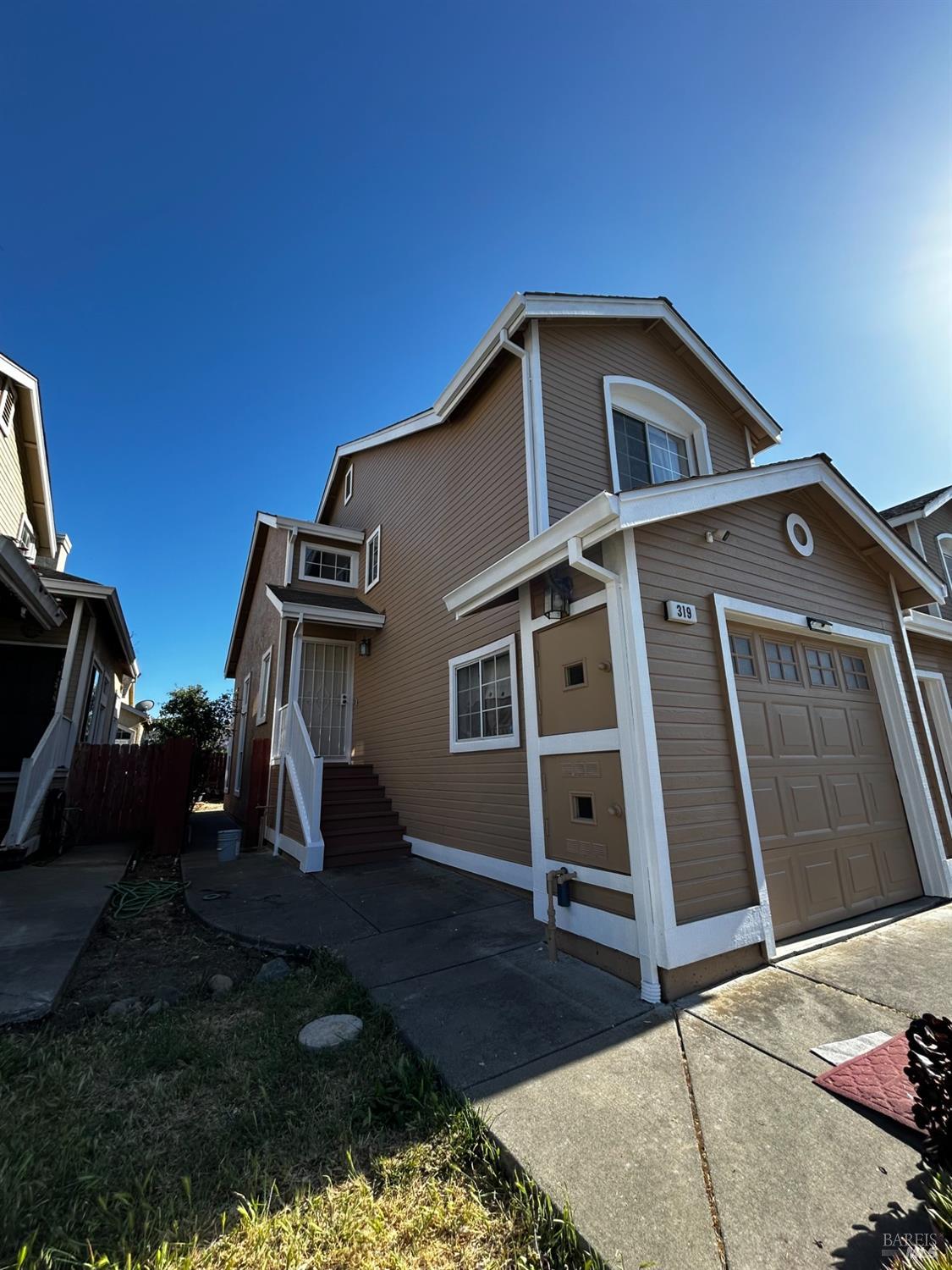 Detail Gallery Image 2 of 27 For 319 Flagstone Cir, Suisun City,  CA 94585 - 3 Beds | 2/1 Baths