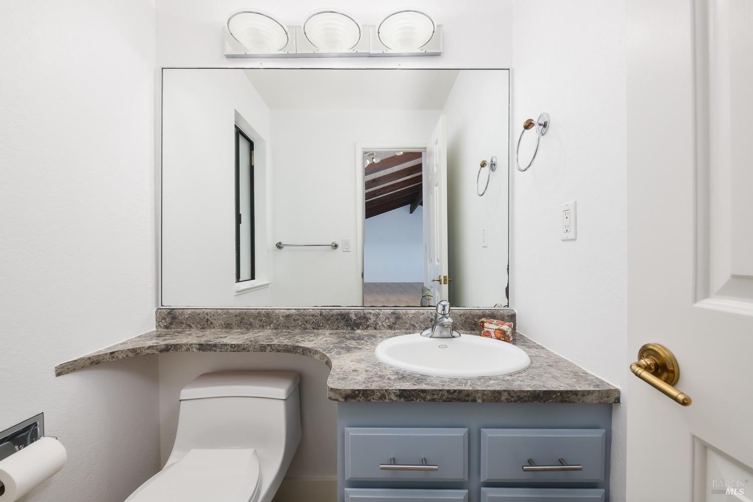 Detail Gallery Image 21 of 39 For 124 Tiburon Blvd, San Rafael,  CA 94901 - 2 Beds | 1/1 Baths