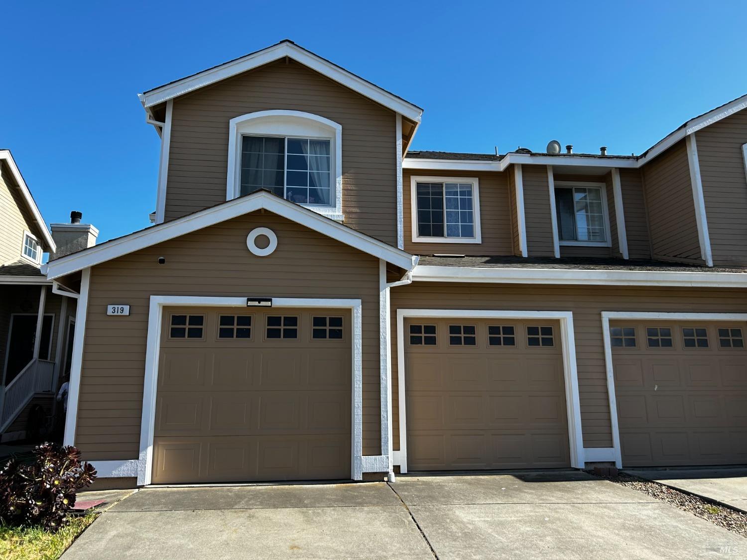 Detail Gallery Image 1 of 27 For 319 Flagstone Cir, Suisun City,  CA 94585 - 3 Beds | 2/1 Baths