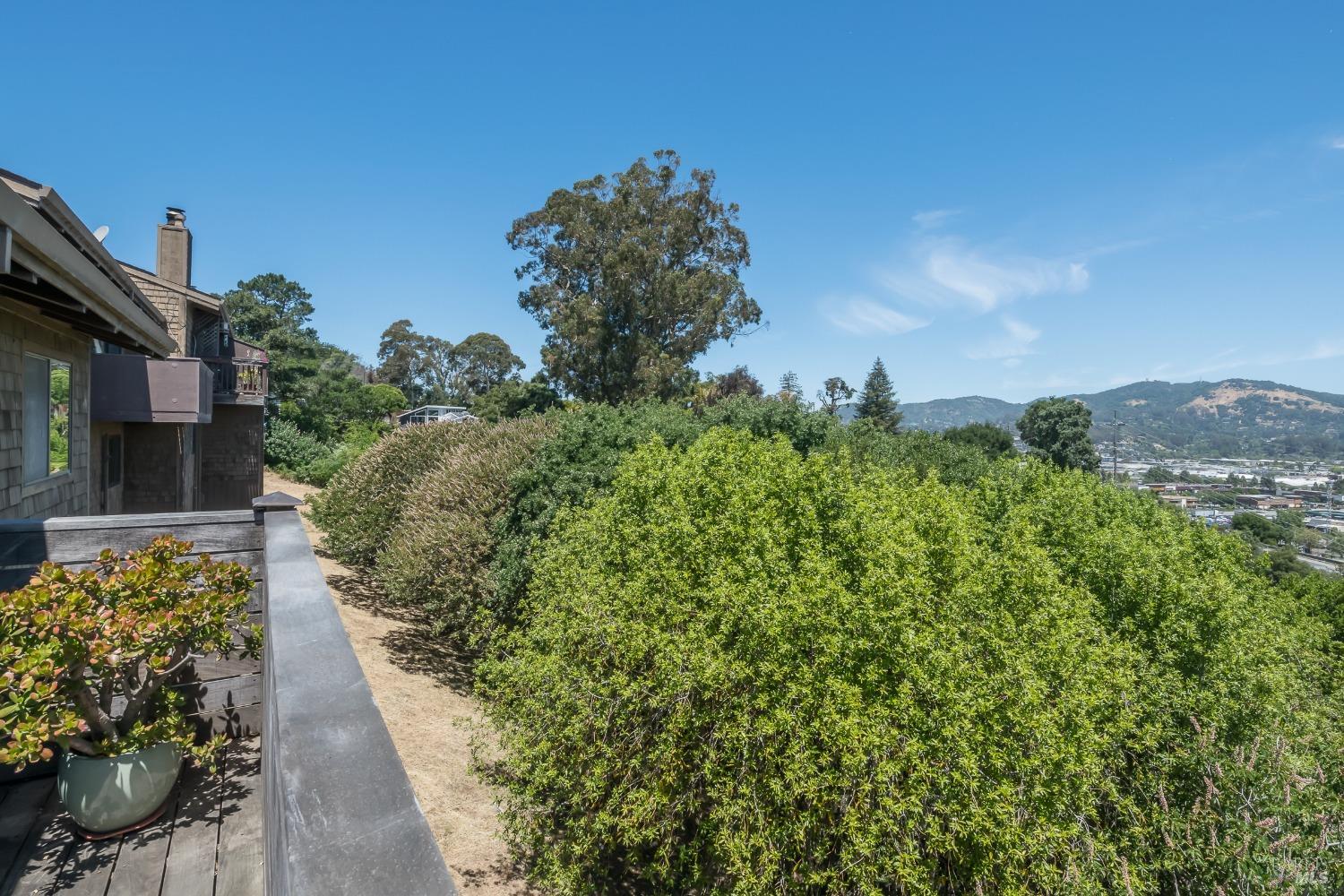 Detail Gallery Image 35 of 39 For 124 Tiburon Blvd, San Rafael,  CA 94901 - 2 Beds | 1/1 Baths