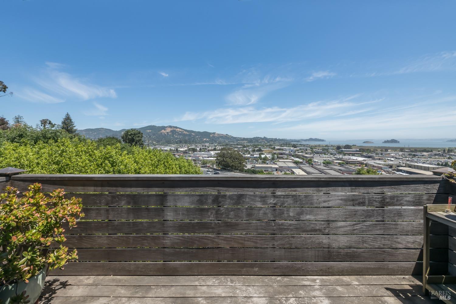 Detail Gallery Image 31 of 39 For 124 Tiburon Blvd, San Rafael,  CA 94901 - 2 Beds | 1/1 Baths