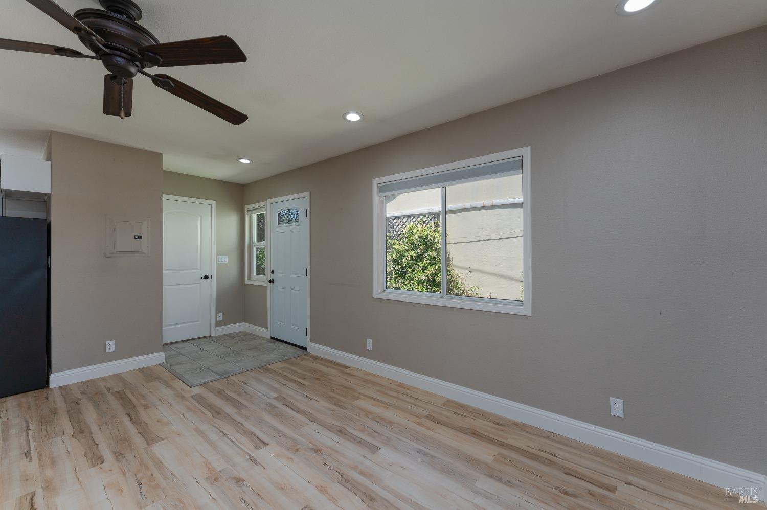 Detail Gallery Image 5 of 24 For 402 Grove Ave, Ukiah,  CA 95482 - 1 Beds | 1 Baths