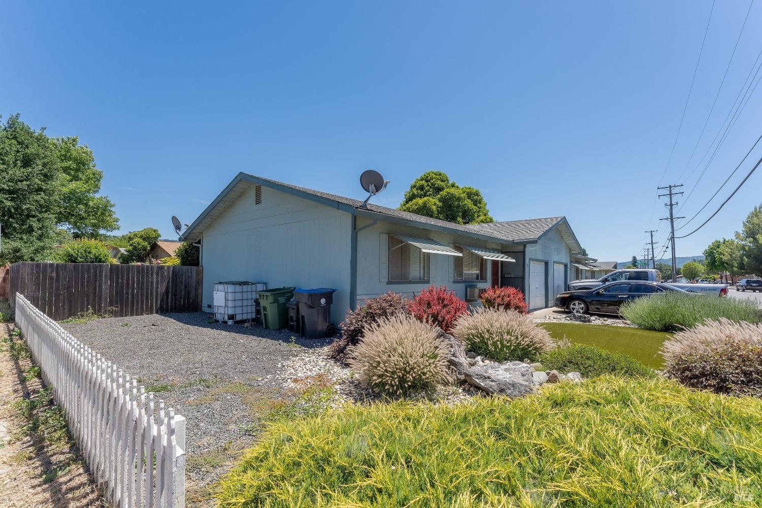 Detail Gallery Image 3 of 4 For 105 Oak Manor Dr, Ukiah,  CA 95482 - 4 Beds | 2 Baths