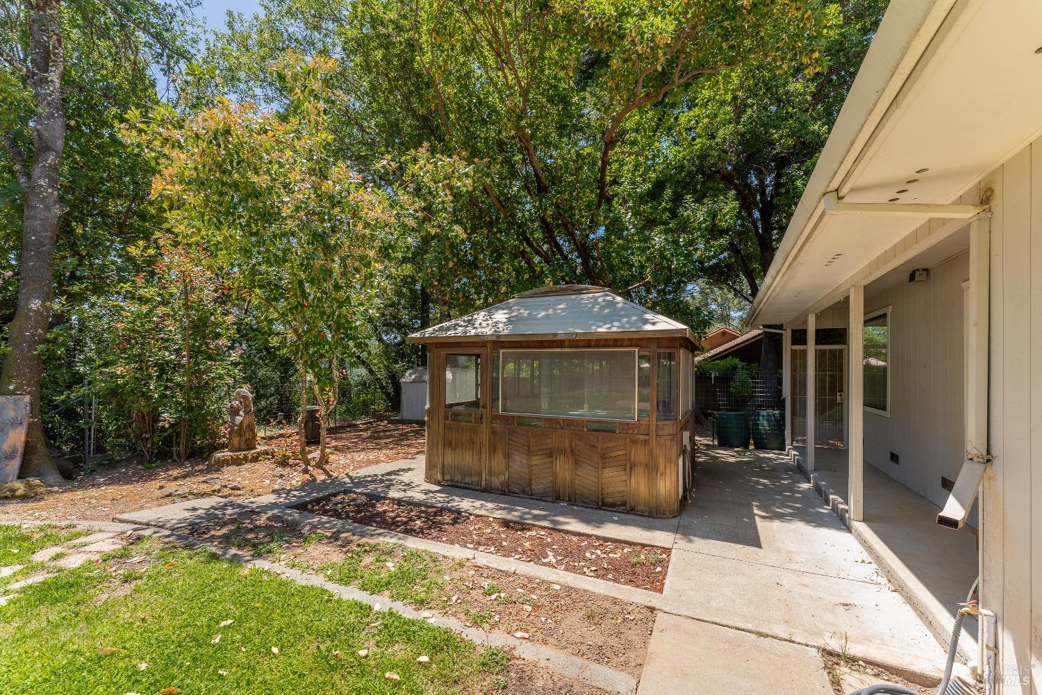 Detail Gallery Image 25 of 34 For 8190 Ridgeview Dr, Redwood Valley,  CA 95470 - 3 Beds | 2 Baths