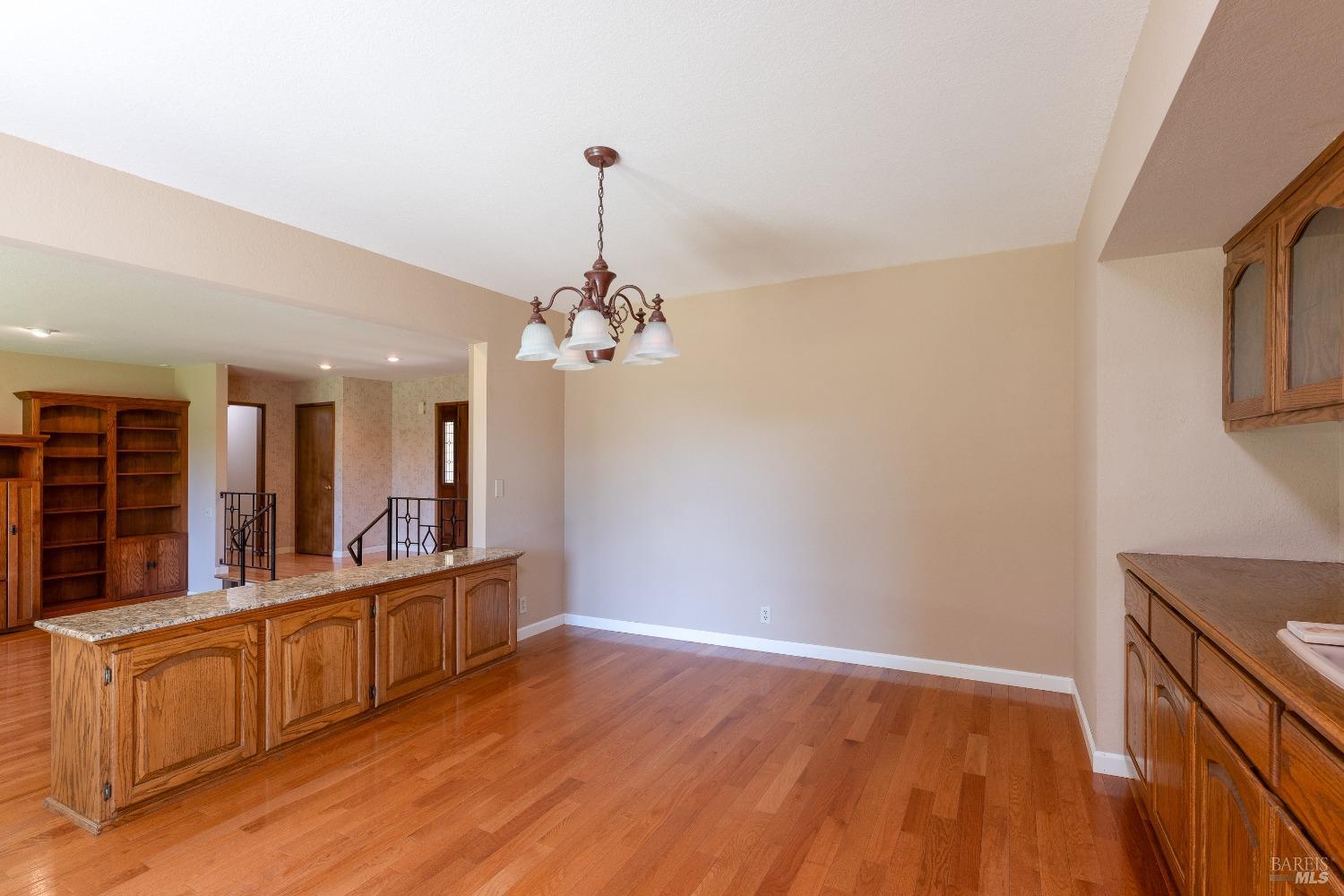 Detail Gallery Image 11 of 34 For 8190 Ridgeview Dr, Redwood Valley,  CA 95470 - 3 Beds | 2 Baths