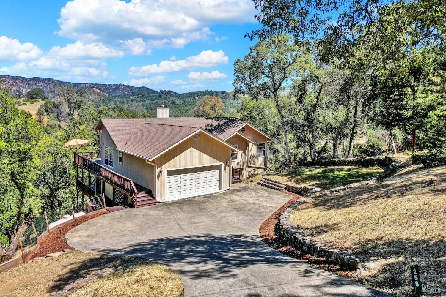 Detail Gallery Image 6 of 97 For 258 Circle Oaks Dr, Napa,  CA 94558 - 3 Beds | 3 Baths