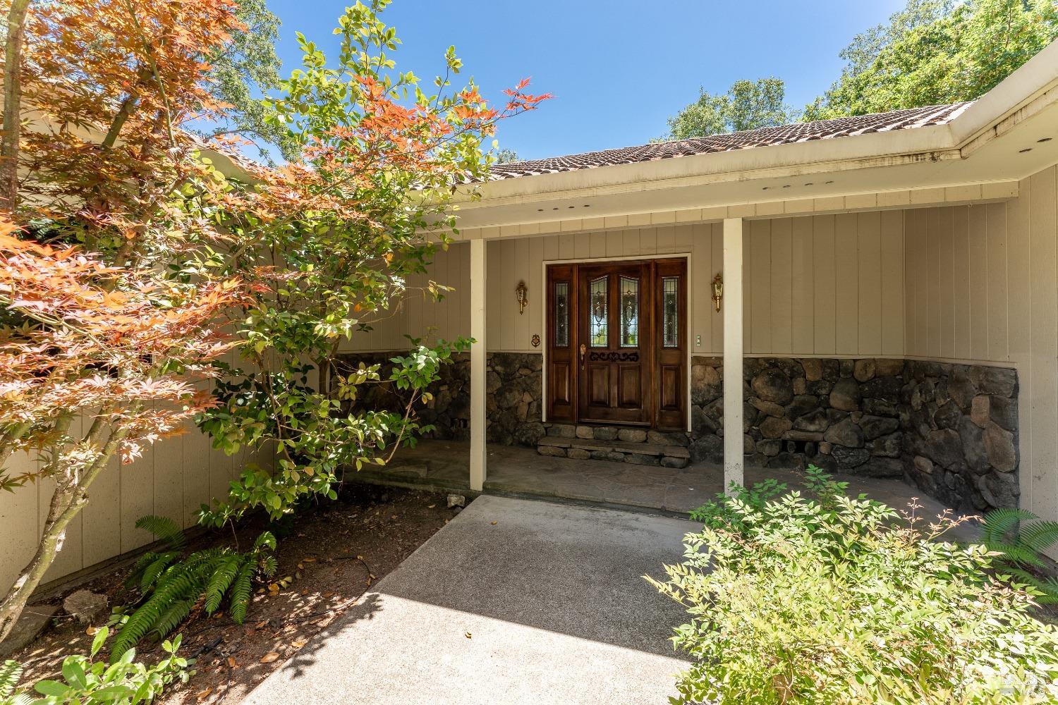 Detail Gallery Image 5 of 34 For 8190 Ridgeview Dr, Redwood Valley,  CA 95470 - 3 Beds | 2 Baths