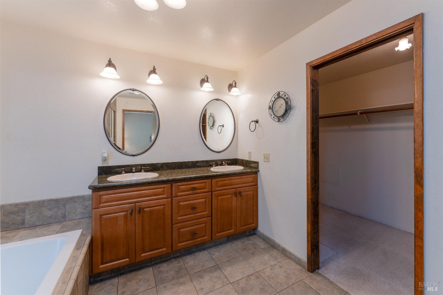 Detail Gallery Image 23 of 34 For 8190 Ridgeview Dr, Redwood Valley,  CA 95470 - 3 Beds | 2 Baths