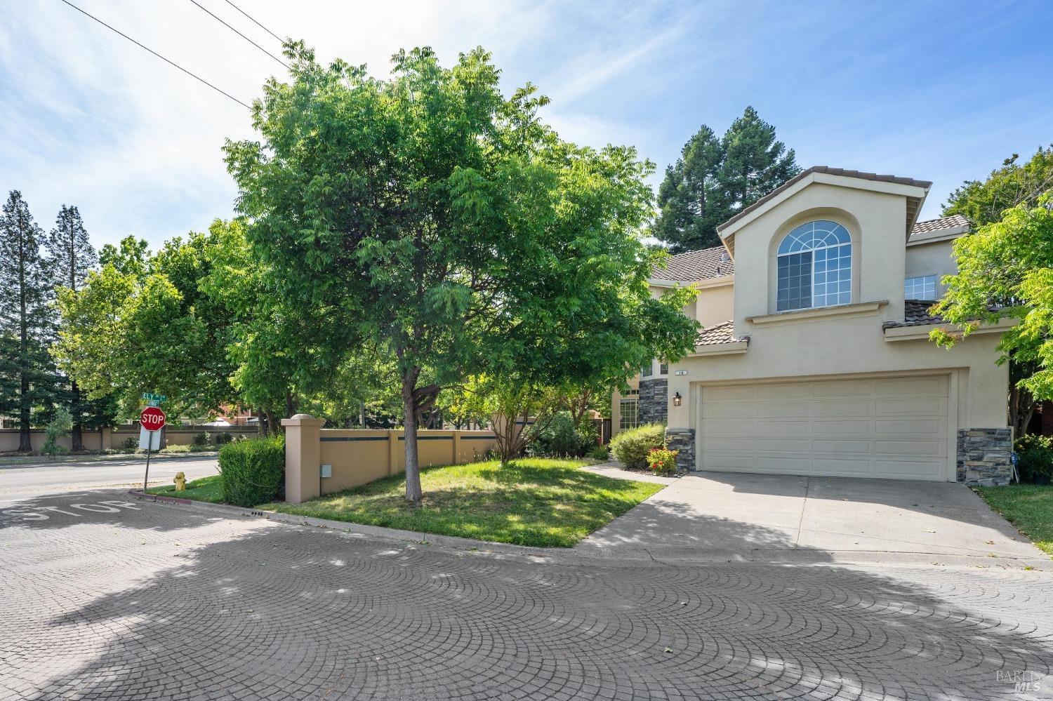 Detail Gallery Image 1 of 1 For 16 Arrowhead Ct, Petaluma,  CA 94954 - 3 Beds | 2/1 Baths