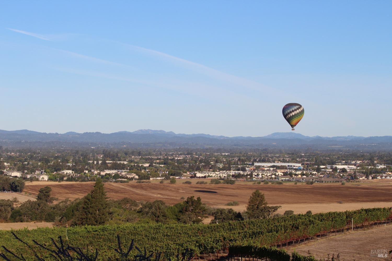 Detail Gallery Image 38 of 80 For 4000 Petaluma Hill Rd, Santa Rosa,  CA 95404 - 4 Beds | 3/1 Baths