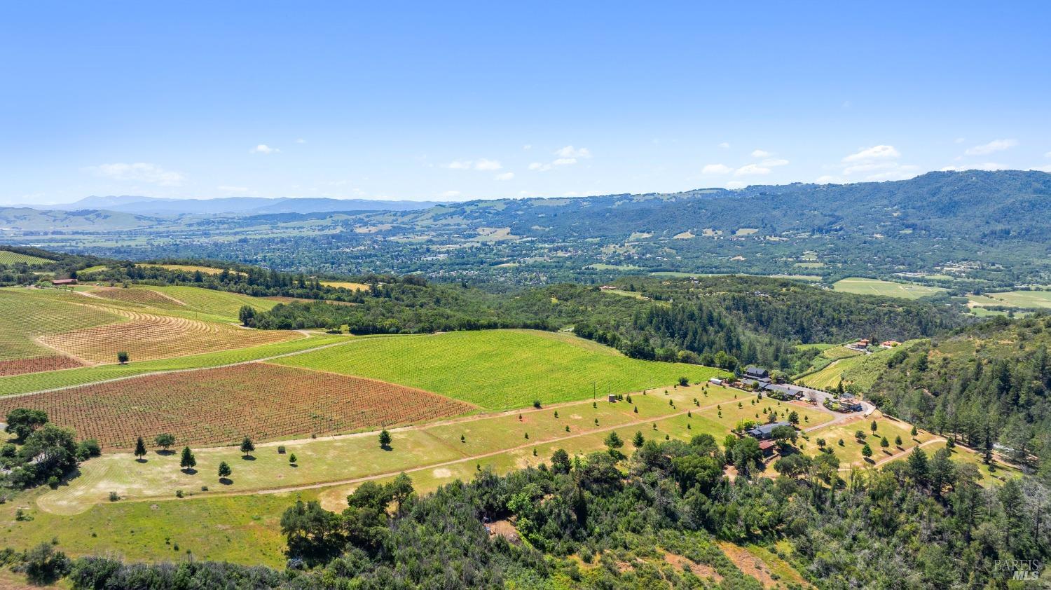 Detail Gallery Image 12 of 43 For 1550 Moon Mountain Rd, Sonoma,  CA 95476 - 14 Beds | 9 Baths