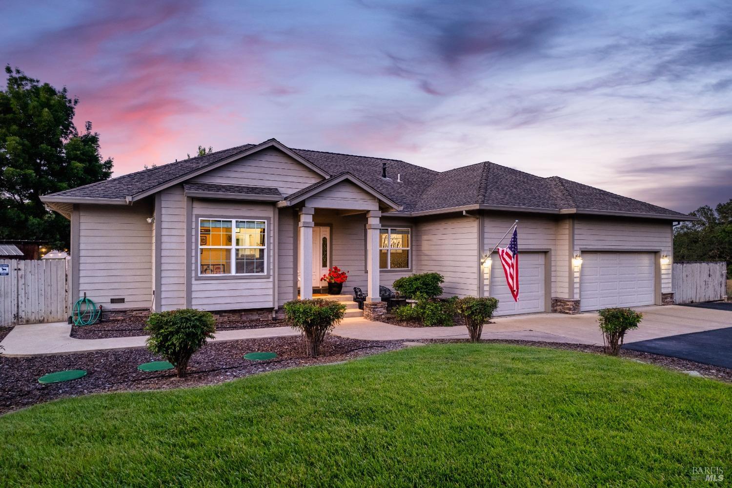 Detail Gallery Image 3 of 72 For 650 Oak Park Way, Lakeport,  CA 95453 - 4 Beds | 2/1 Baths