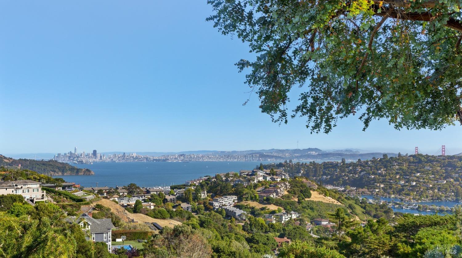 Detail Gallery Image 2 of 50 For 21 Tara Hill Rd, Tiburon,  CA 94920 - 4 Beds | 3/1 Baths