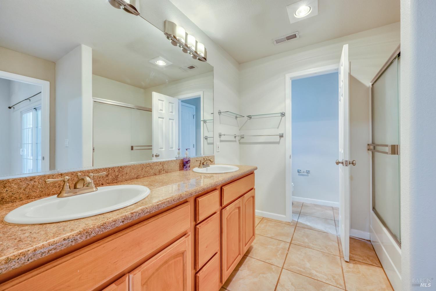 Detail Gallery Image 11 of 24 For 18411 Kentwood Pl, Hidden Valley Lake,  CA 95467 - 3 Beds | 2 Baths