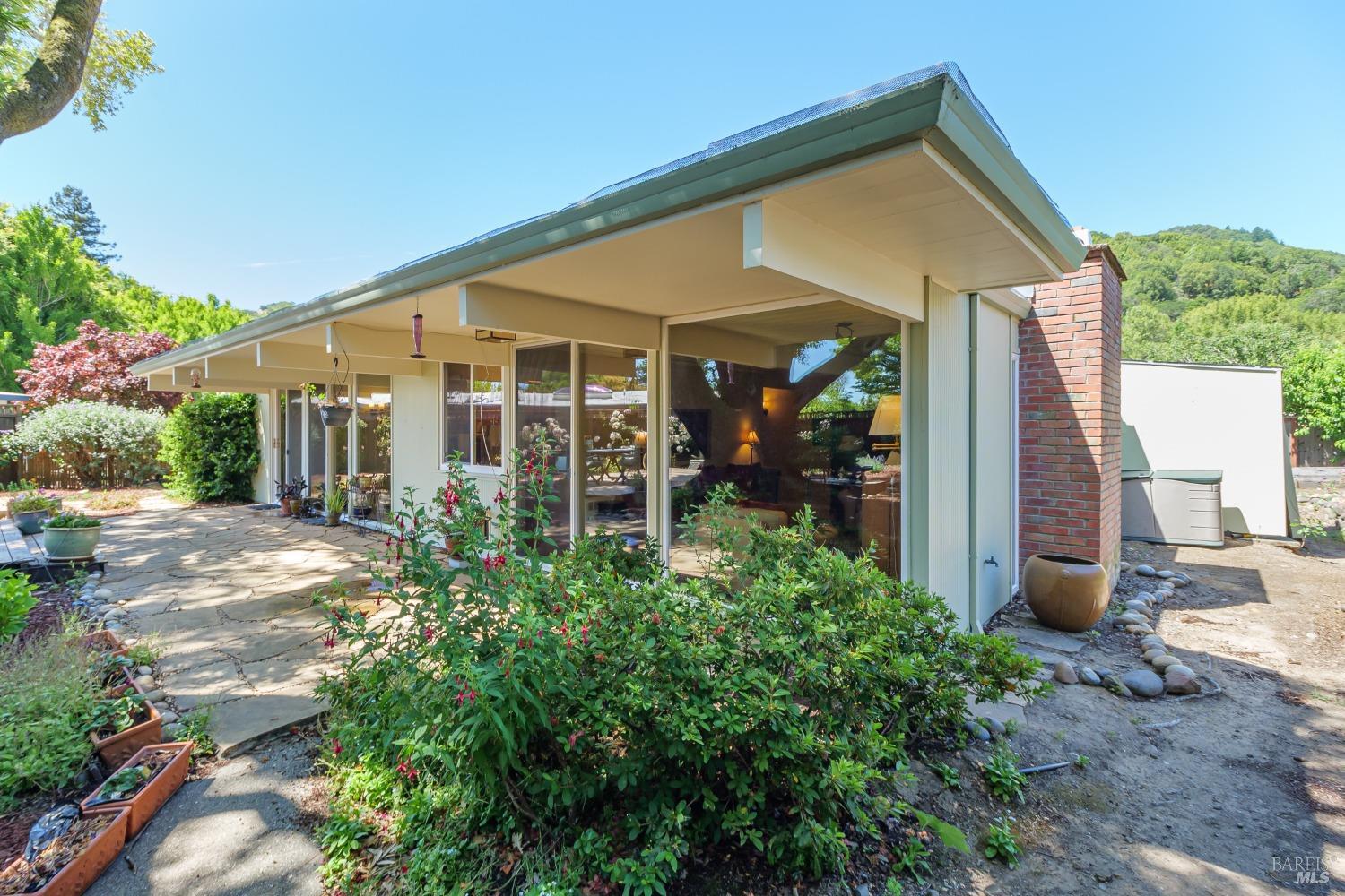 Detail Gallery Image 23 of 30 For 9 Mount Rainier Ct, San Rafael,  CA 94903 - 3 Beds | 2 Baths