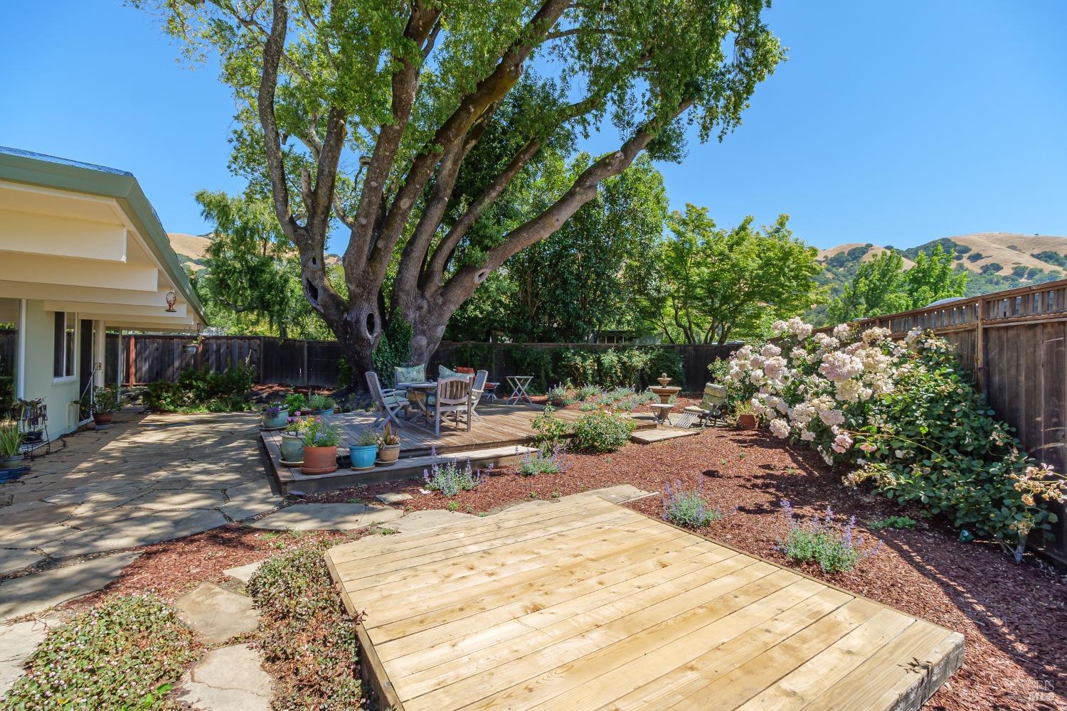 Detail Gallery Image 21 of 30 For 9 Mount Rainier Ct, San Rafael,  CA 94903 - 3 Beds | 2 Baths