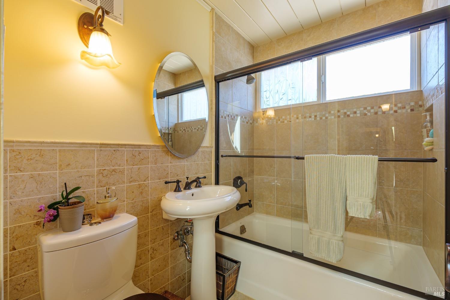 Detail Gallery Image 18 of 30 For 9 Mount Rainier Ct, San Rafael,  CA 94903 - 3 Beds | 2 Baths