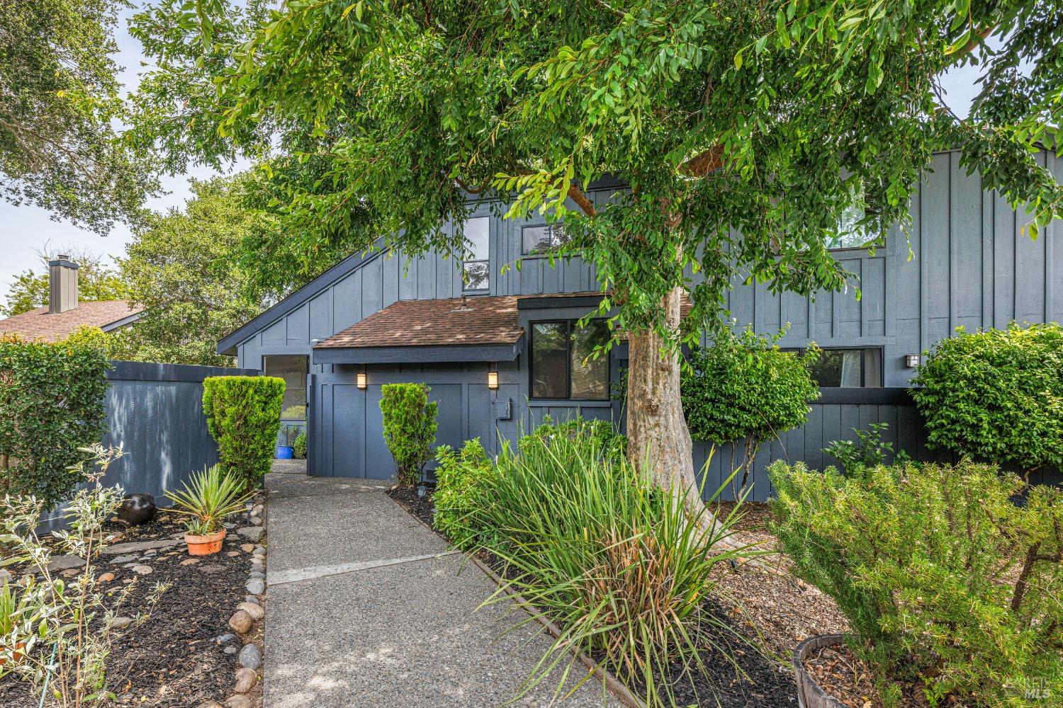 Detail Gallery Image 1 of 1 For 11 Quail Ct, San Rafael,  CA 94903 - 3 Beds | 2 Baths