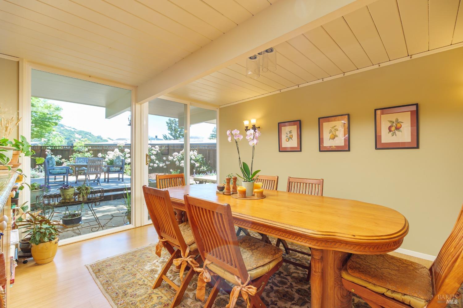 Detail Gallery Image 7 of 30 For 9 Mount Rainier Ct, San Rafael,  CA 94903 - 3 Beds | 2 Baths