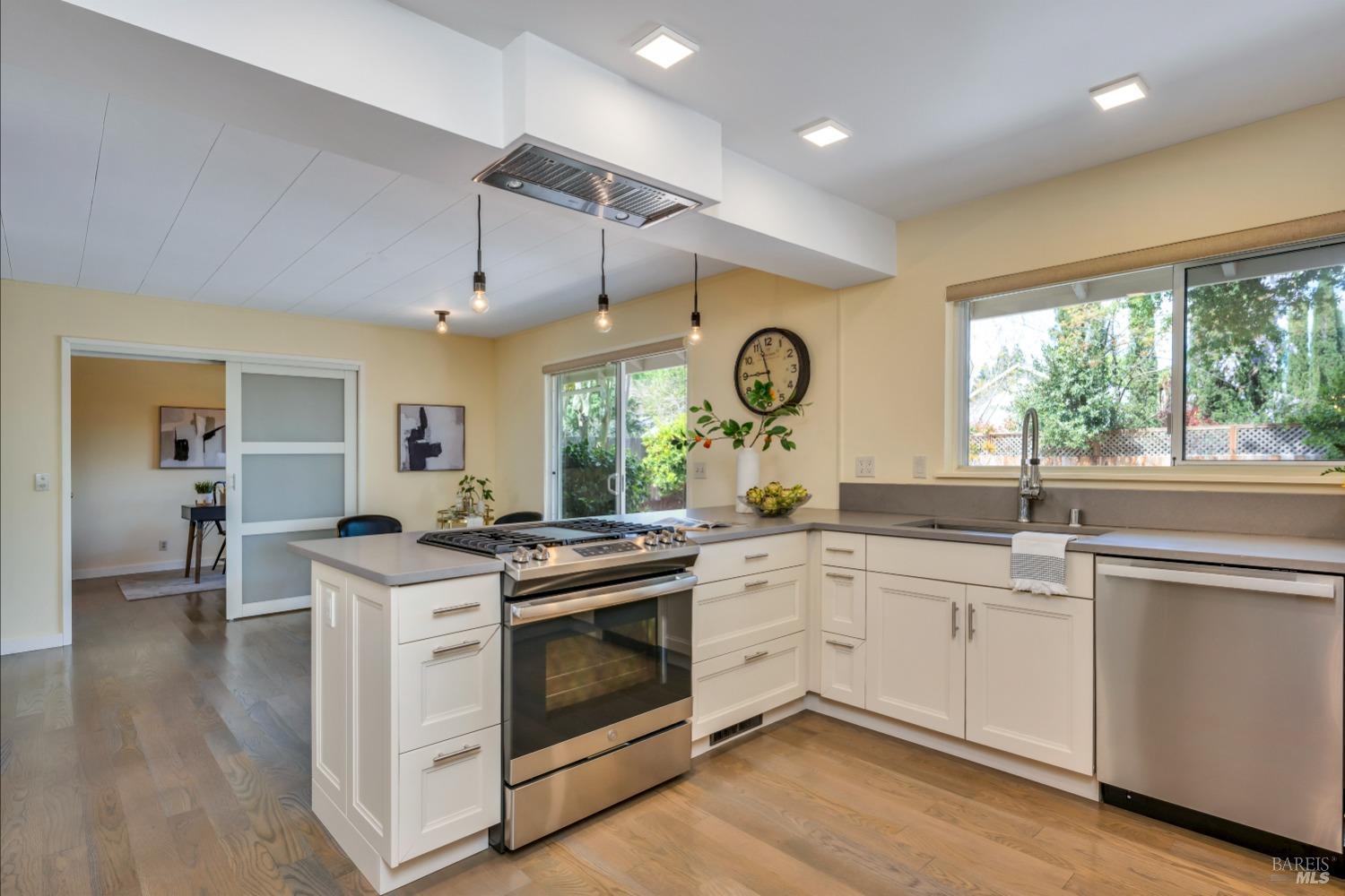 Detail Gallery Image 4 of 20 For 1124 Hudson Ave, Saint Helena,  CA 94574 - 3 Beds | 2 Baths