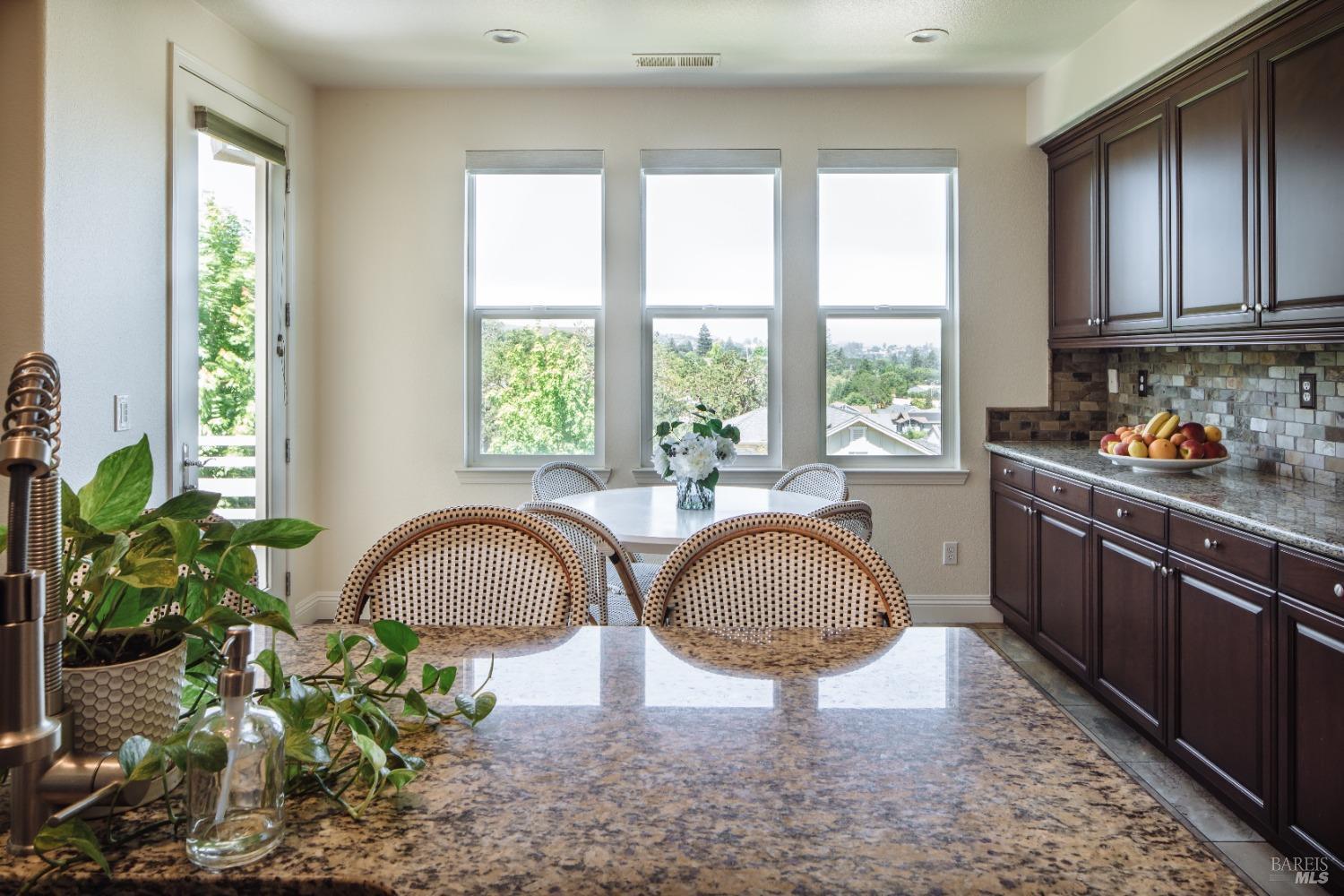 Detail Gallery Image 11 of 38 For 243 Mission Dr, Petaluma,  CA 94952 - 4 Beds | 2/1 Baths