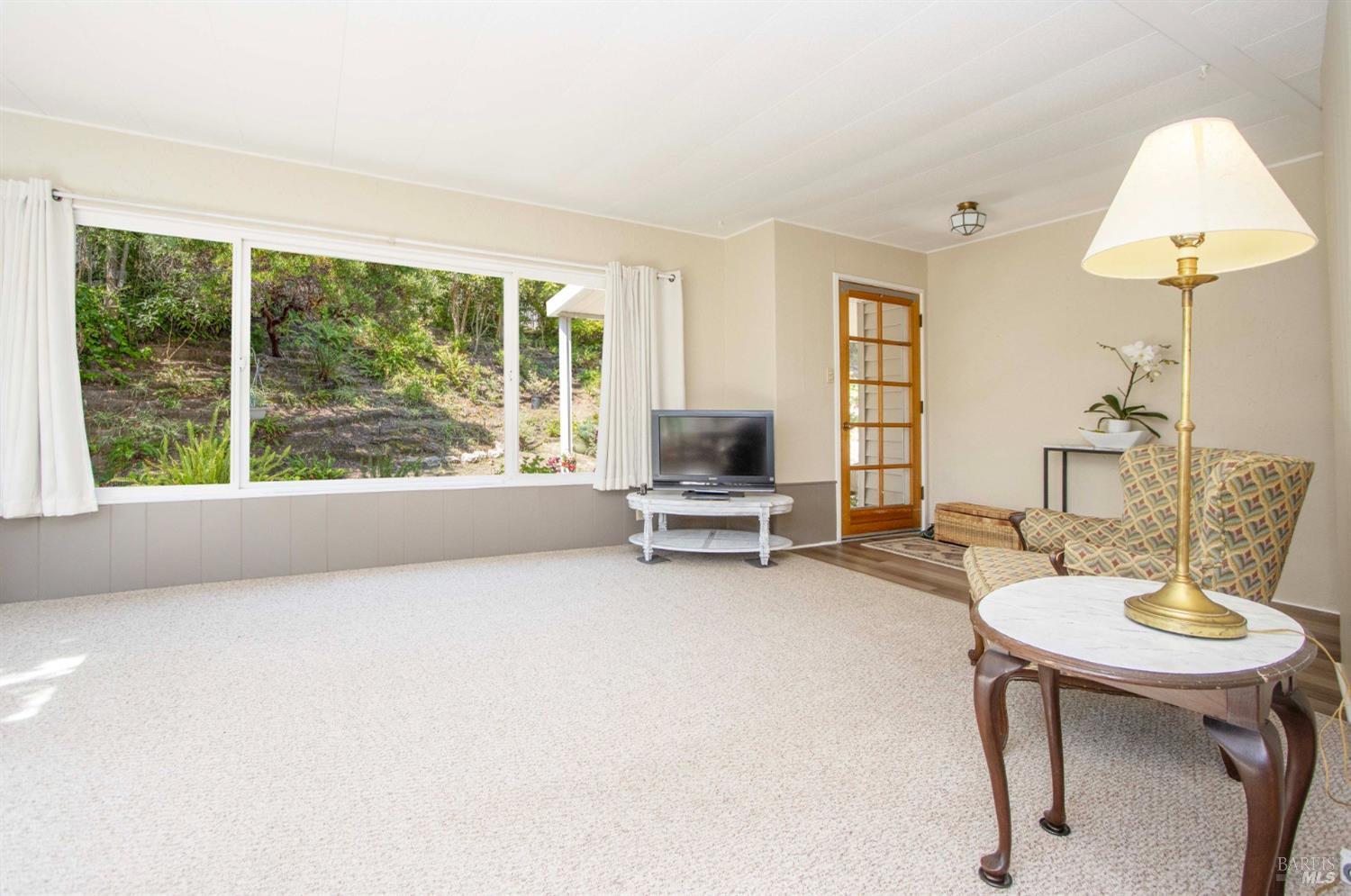 Detail Gallery Image 6 of 33 For 176 Marin Valley Dr, Novato,  CA 94949 - 2 Beds | 2 Baths