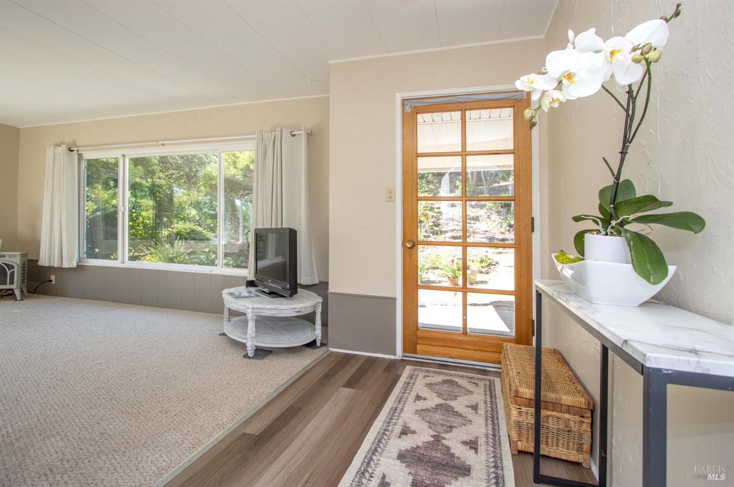 Detail Gallery Image 1 of 33 For 176 Marin Valley Dr, Novato,  CA 94949 - 2 Beds | 2 Baths