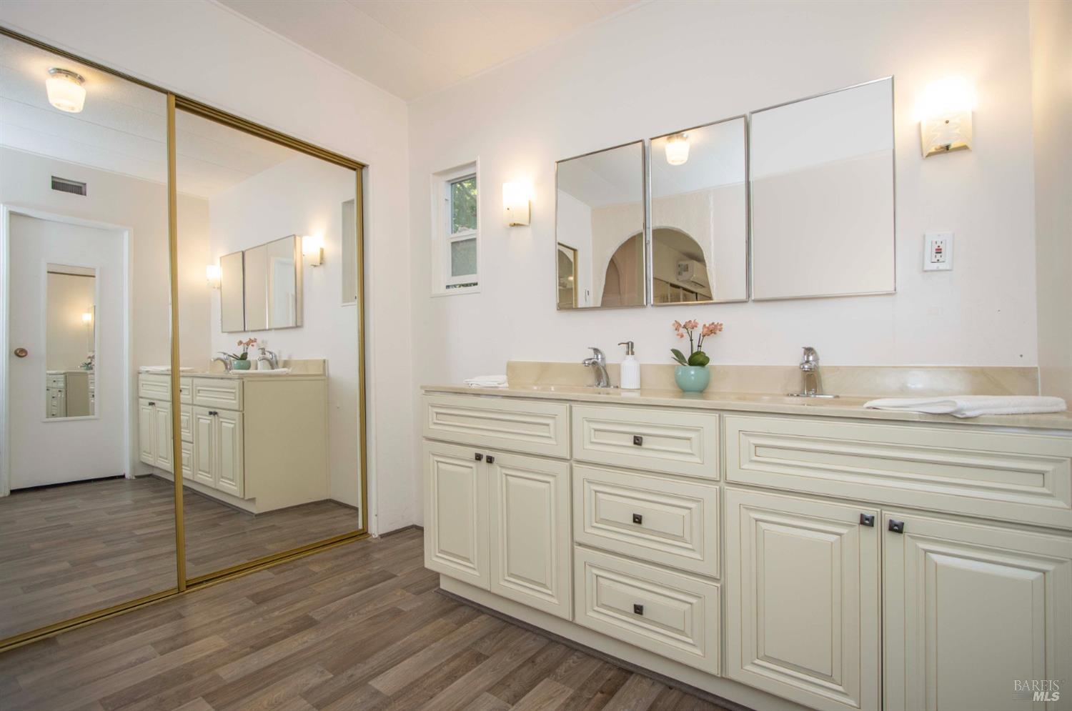 Detail Gallery Image 21 of 33 For 176 Marin Valley Dr, Novato,  CA 94949 - 2 Beds | 2 Baths