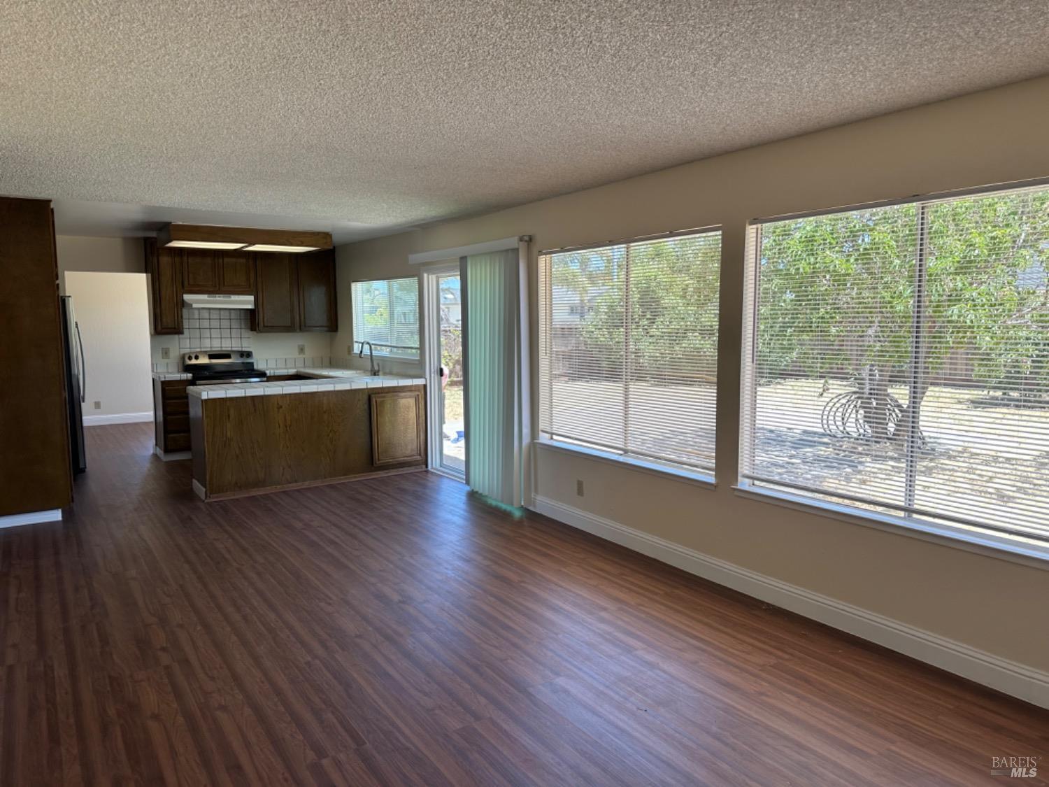 Detail Gallery Image 7 of 22 For 4840 Carrie Ct, Union City,  CA 94587 - 4 Beds | 2/1 Baths