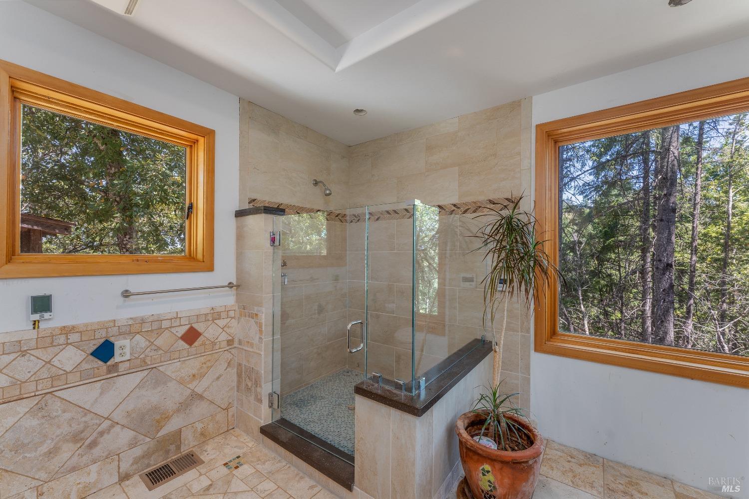 Detail Gallery Image 16 of 83 For 19155 Scenic Dr, Redwood Valley,  CA 95470 - 2 Beds | 2 Baths