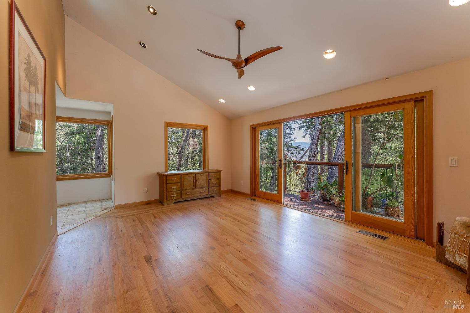 Detail Gallery Image 9 of 83 For 19155 Scenic Dr, Redwood Valley,  CA 95470 - 2 Beds | 2 Baths