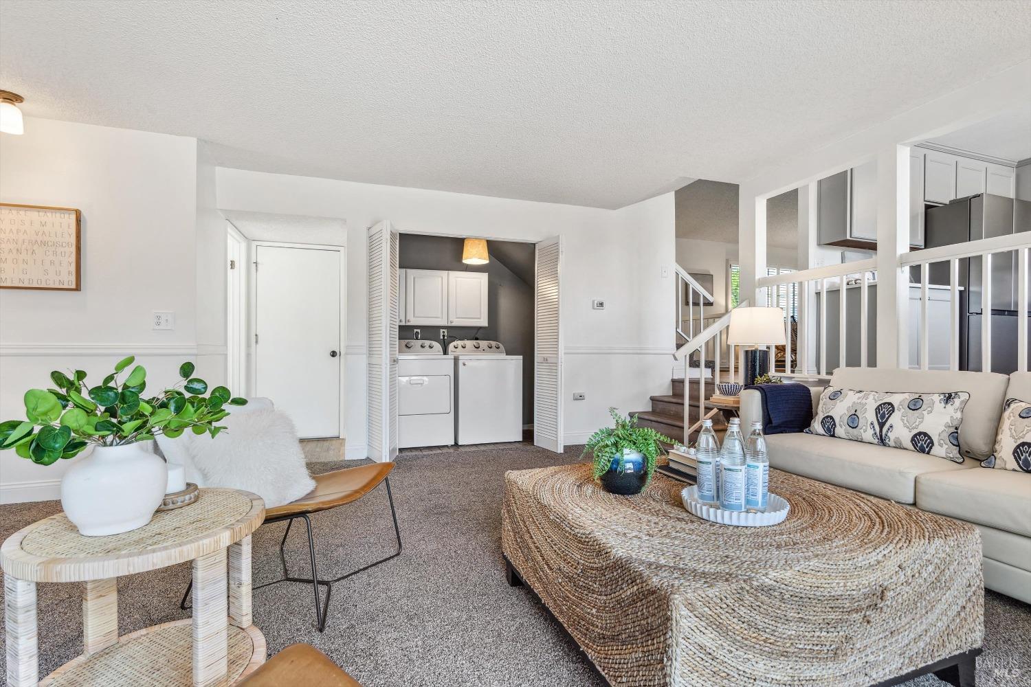 Detail Gallery Image 12 of 29 For 1517 Genesis Ct, Rohnert Park,  CA 94928 - 4 Beds | 2/1 Baths